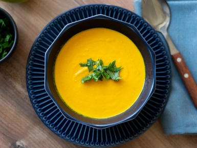 Kurkumás-almás sárgarépakrémleves