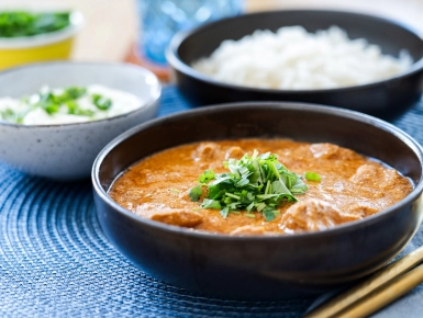 Csirke korma rizzsel