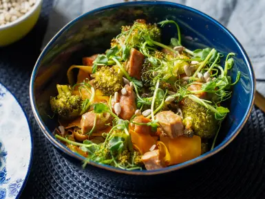 Meleg brokkolisaláta sült tonhallal